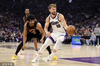 的表现令人 的表现令人