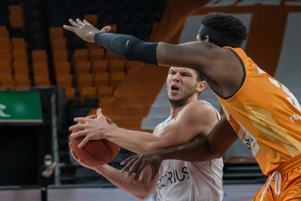 甚至称他为 甚至称他为